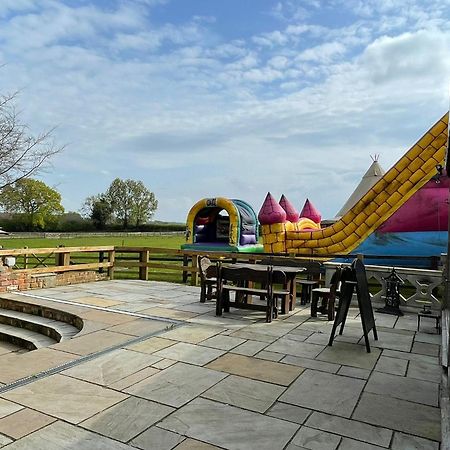 Burtree Country House, Tipi'S, Treehouse & Lodge & House Rooms With Hot Tubs In A Private Garden サースク エクステリア 写真