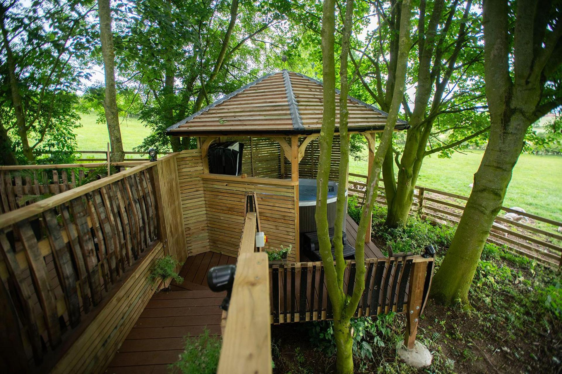 Burtree Country House, Tipi'S, Treehouse & Lodge & House Rooms With Hot Tubs In A Private Garden サースク エクステリア 写真
