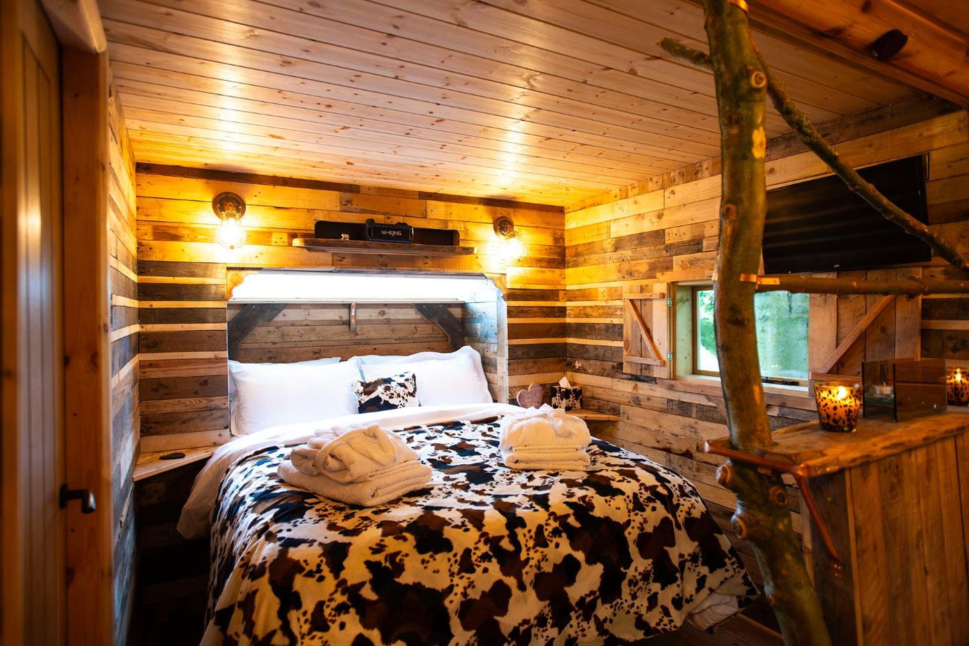 Burtree Country House, Tipi'S, Treehouse & Lodge & House Rooms With Hot Tubs In A Private Garden サースク エクステリア 写真