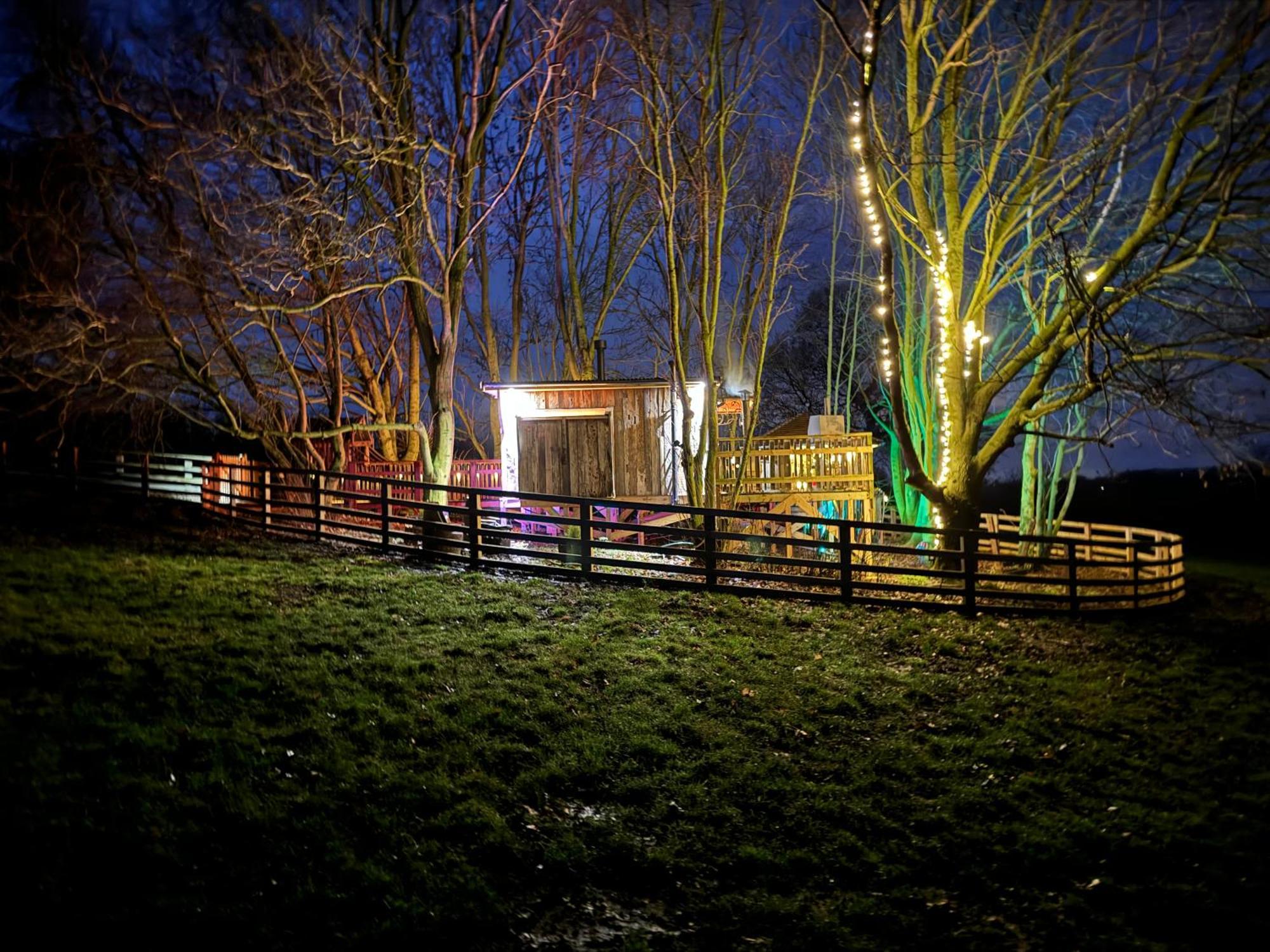 Burtree Country House, Tipi'S, Treehouse & Lodge & House Rooms With Hot Tubs In A Private Garden サースク エクステリア 写真