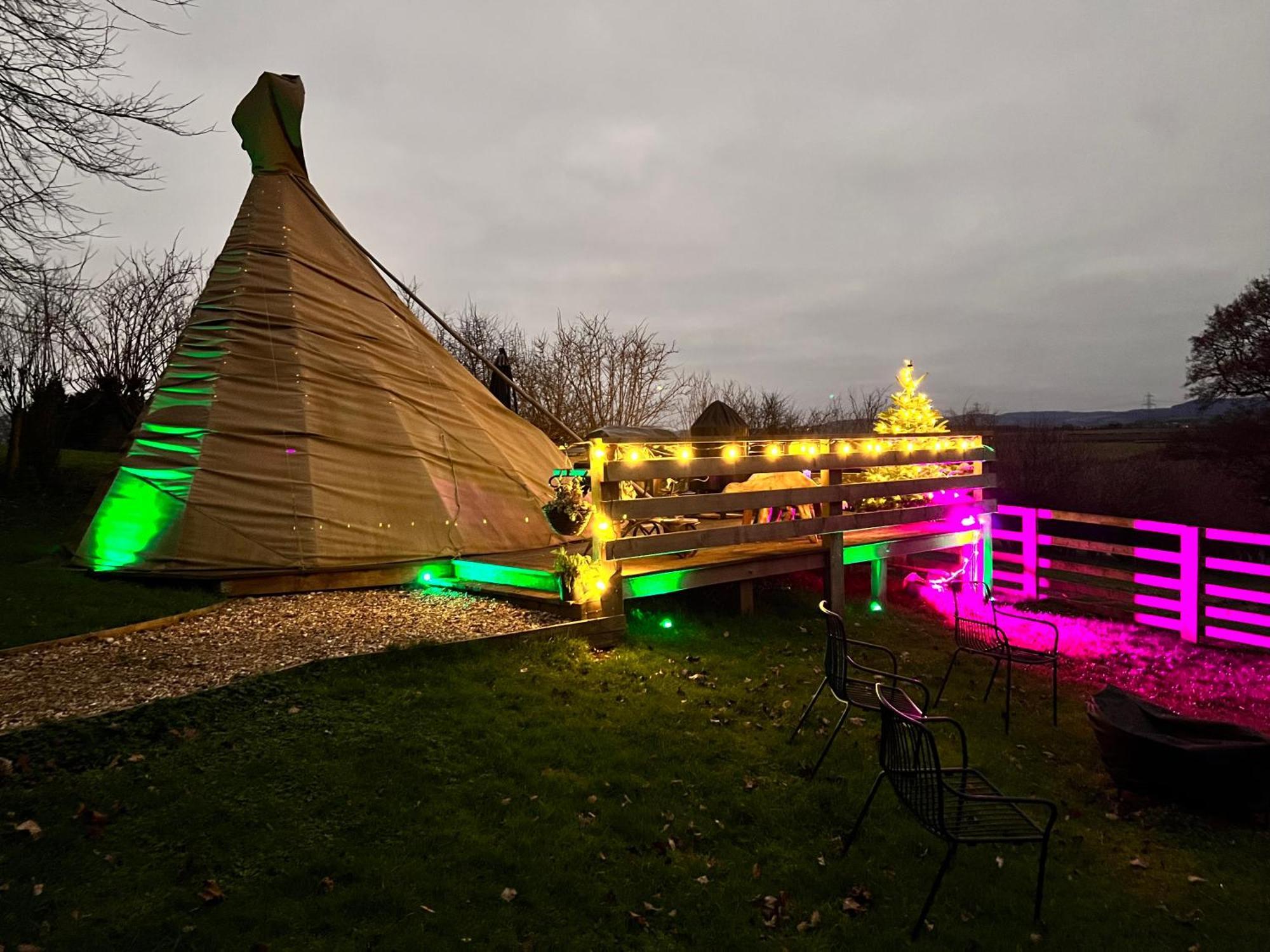 Burtree Country House, Tipi'S, Treehouse & Lodge & House Rooms With Hot Tubs In A Private Garden サースク エクステリア 写真