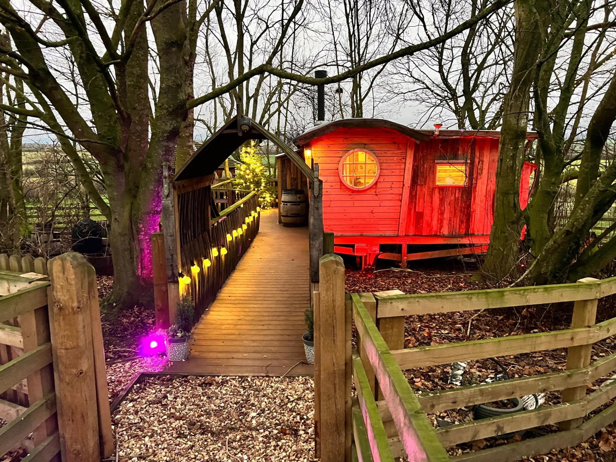 Burtree Country House, Tipi'S, Treehouse & Lodge & House Rooms With Hot Tubs In A Private Garden サースク エクステリア 写真
