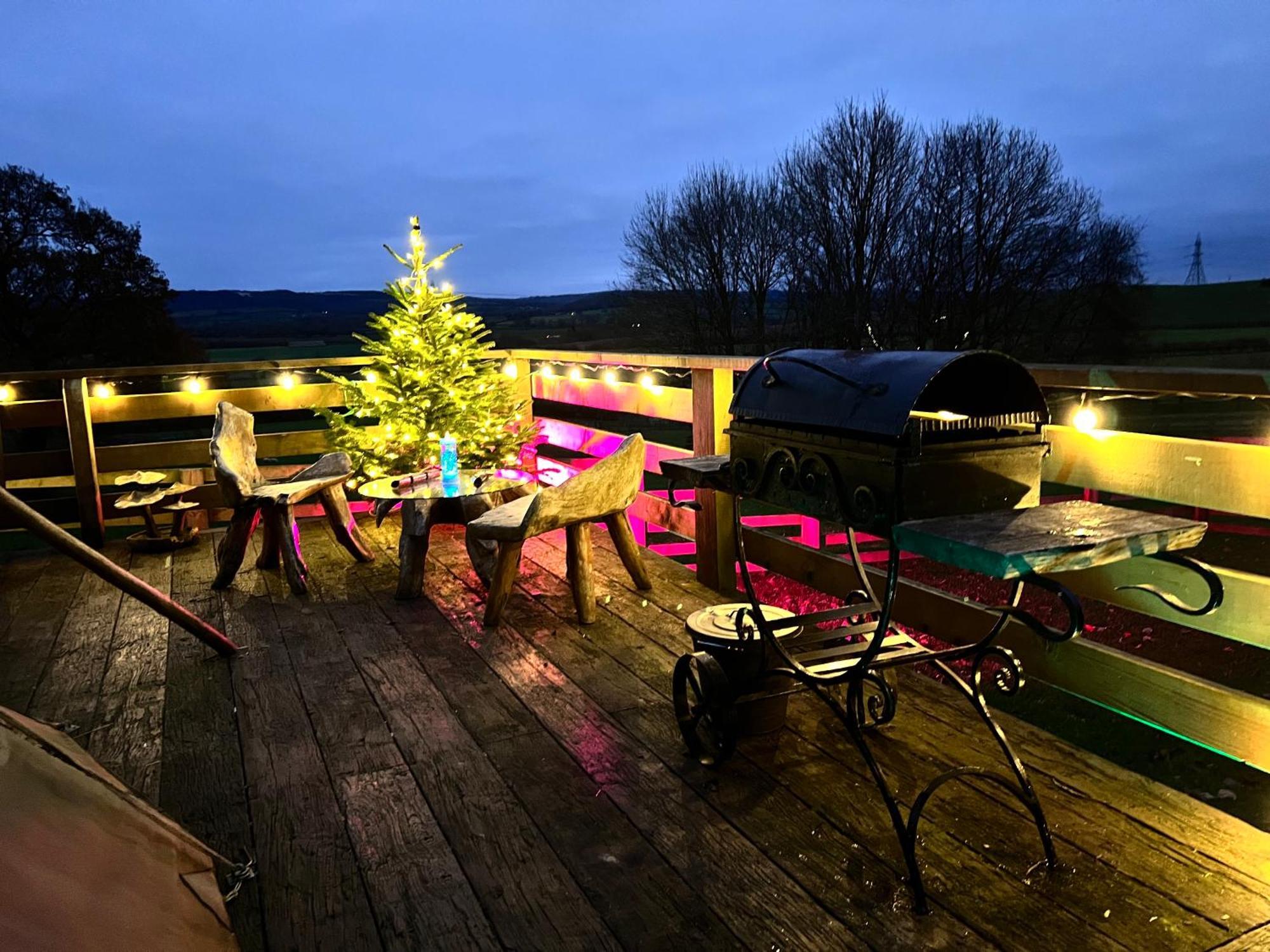 Burtree Country House, Tipi'S, Treehouse & Lodge & House Rooms With Hot Tubs In A Private Garden サースク エクステリア 写真