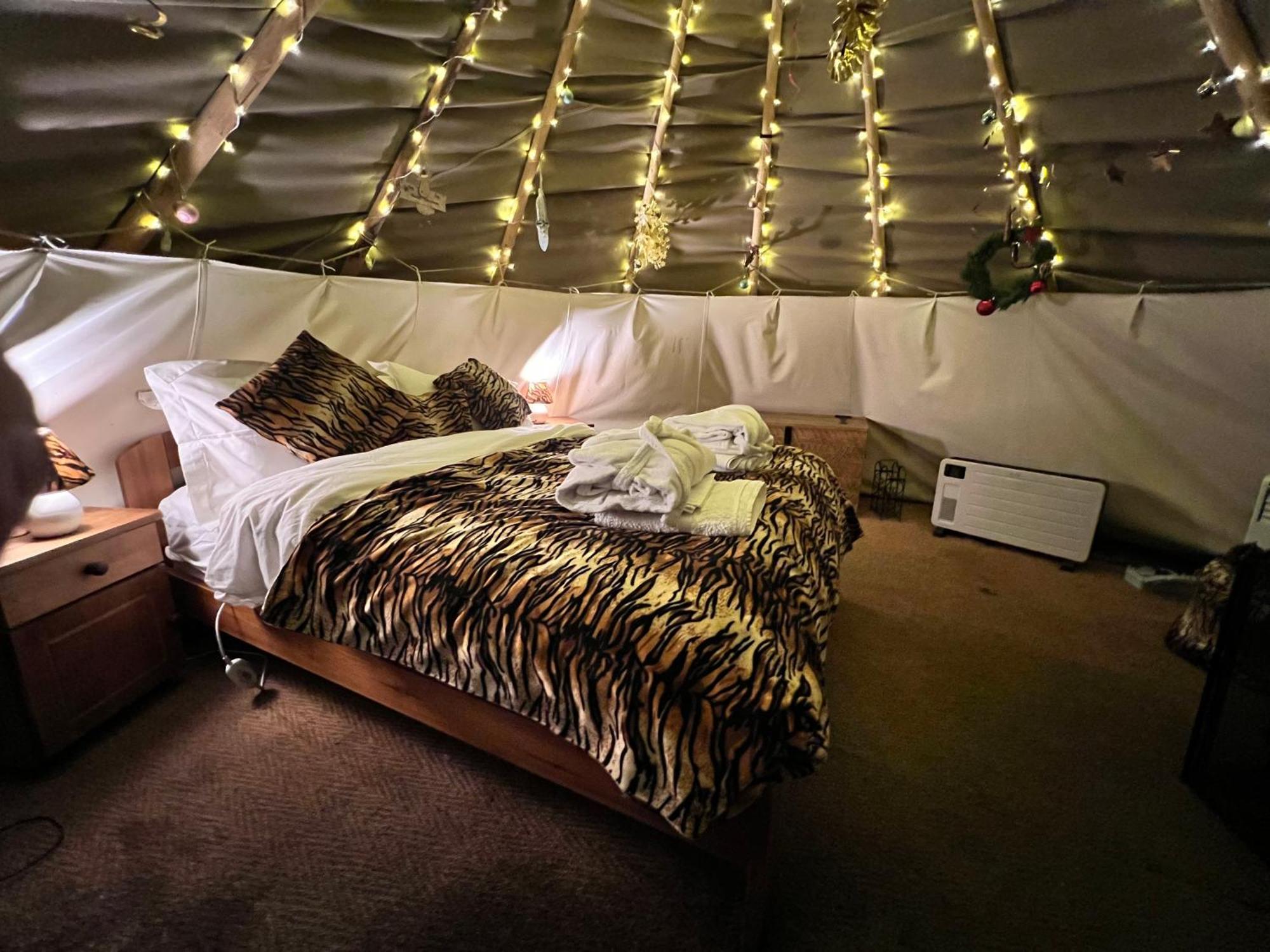 Burtree Country House, Tipi'S, Treehouse & Lodge & House Rooms With Hot Tubs In A Private Garden サースク エクステリア 写真