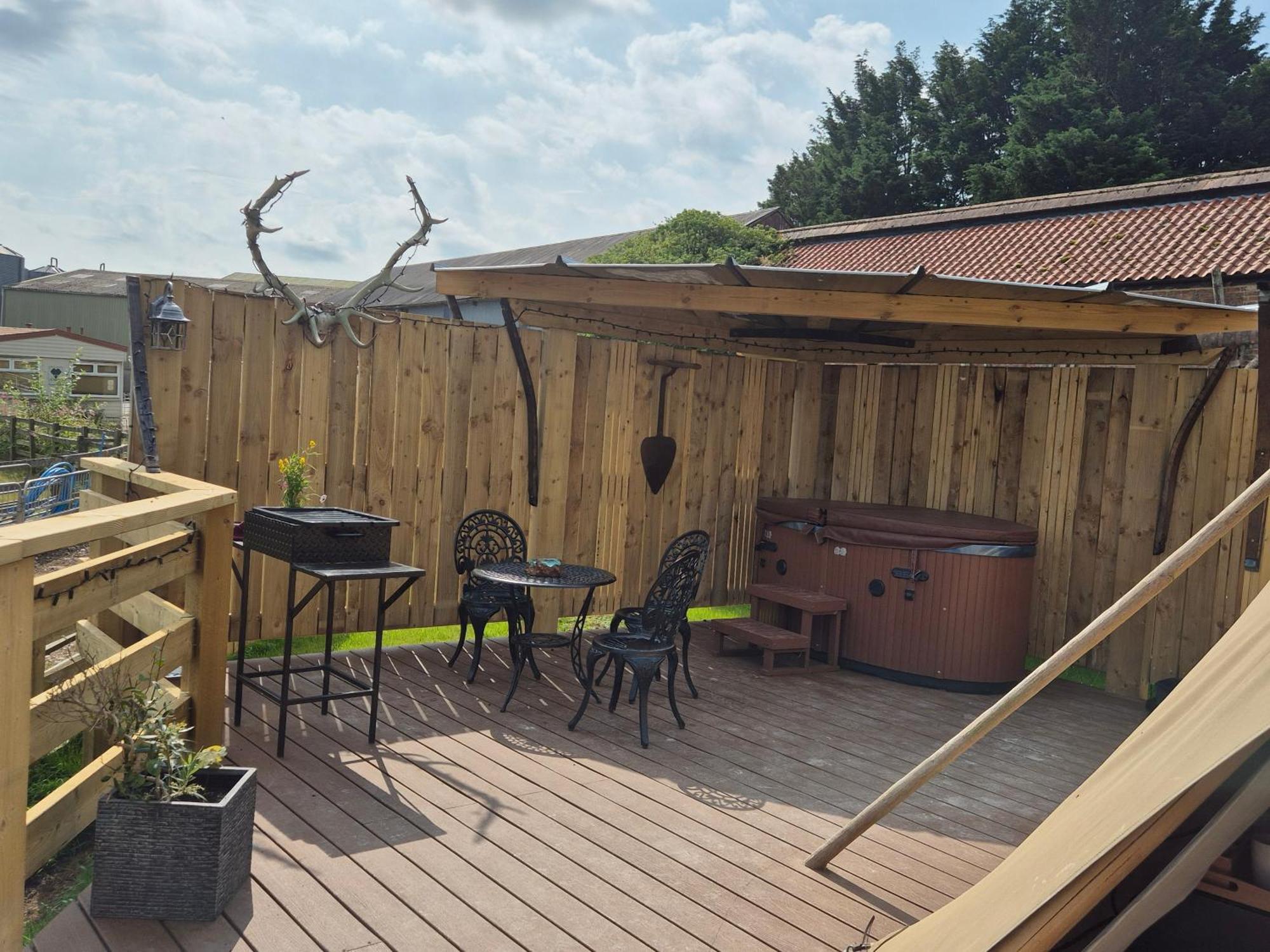 Burtree Country House, Tipi'S, Treehouse & Lodge & House Rooms With Hot Tubs In A Private Garden サースク エクステリア 写真