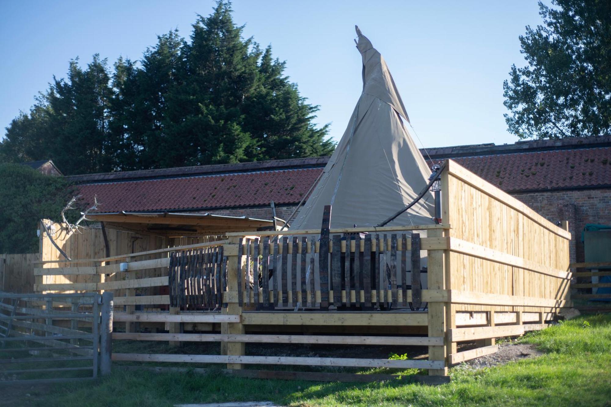 Burtree Country House, Tipi'S, Treehouse & Lodge & House Rooms With Hot Tubs In A Private Garden サースク エクステリア 写真