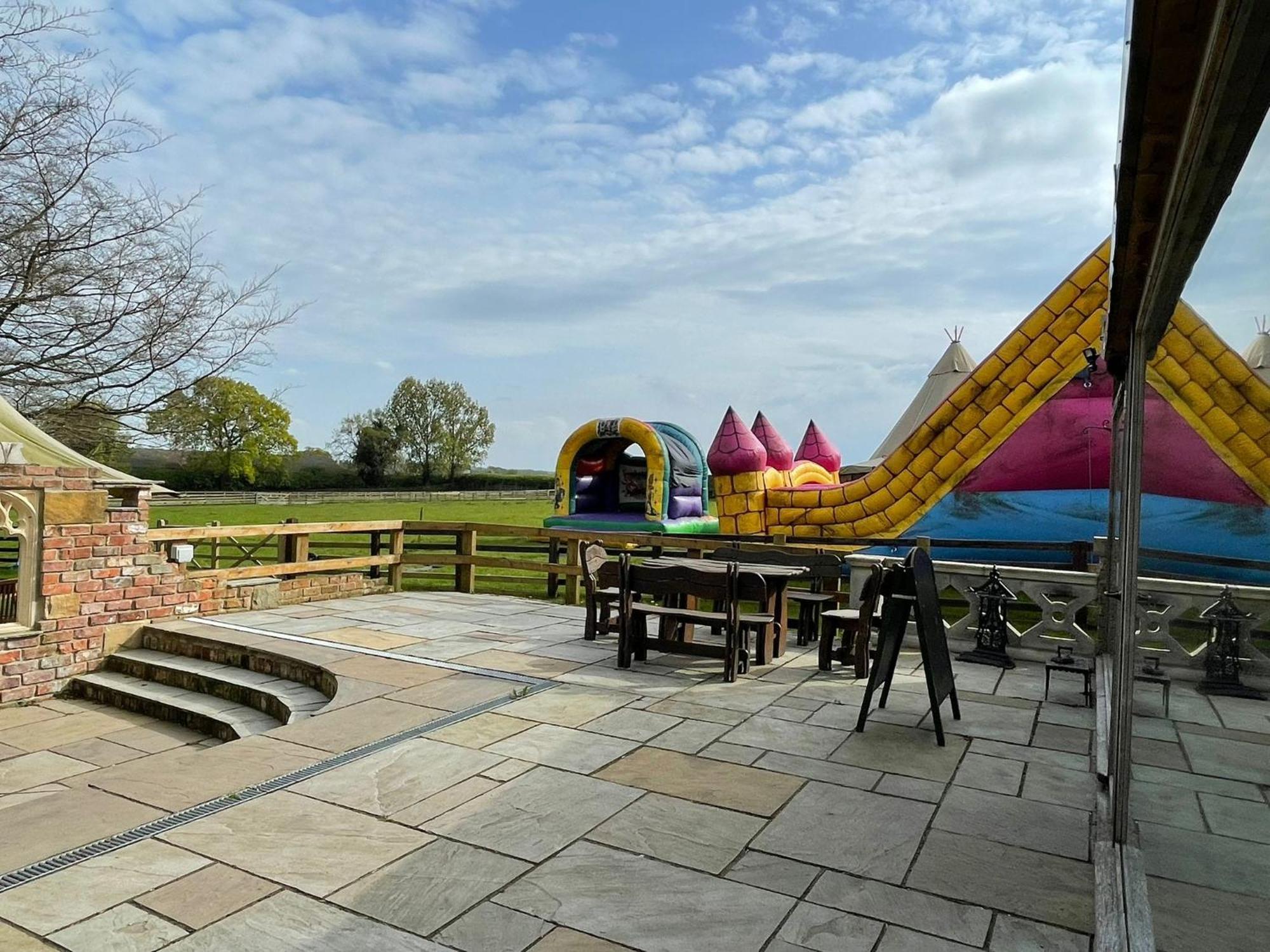 Burtree Country House, Tipi'S, Treehouse & Lodge & House Rooms With Hot Tubs In A Private Garden サースク エクステリア 写真